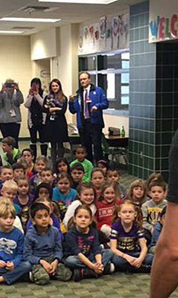 Vikings kicker Walsh visits letter-writing first-graders